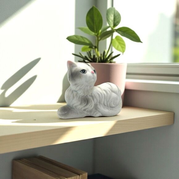 Vintage White Gray Tip Persian Blue Eye Kitten Bisque Porcelain 3" Figurine - Picture 1 of 10